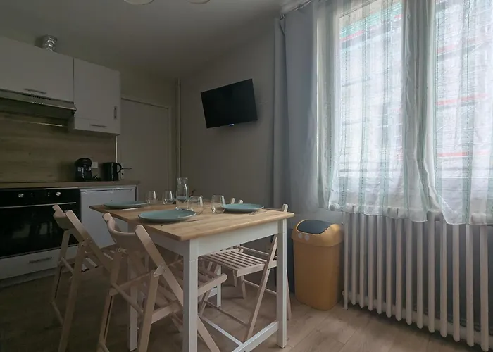 Le Logis D'alienor 아파트